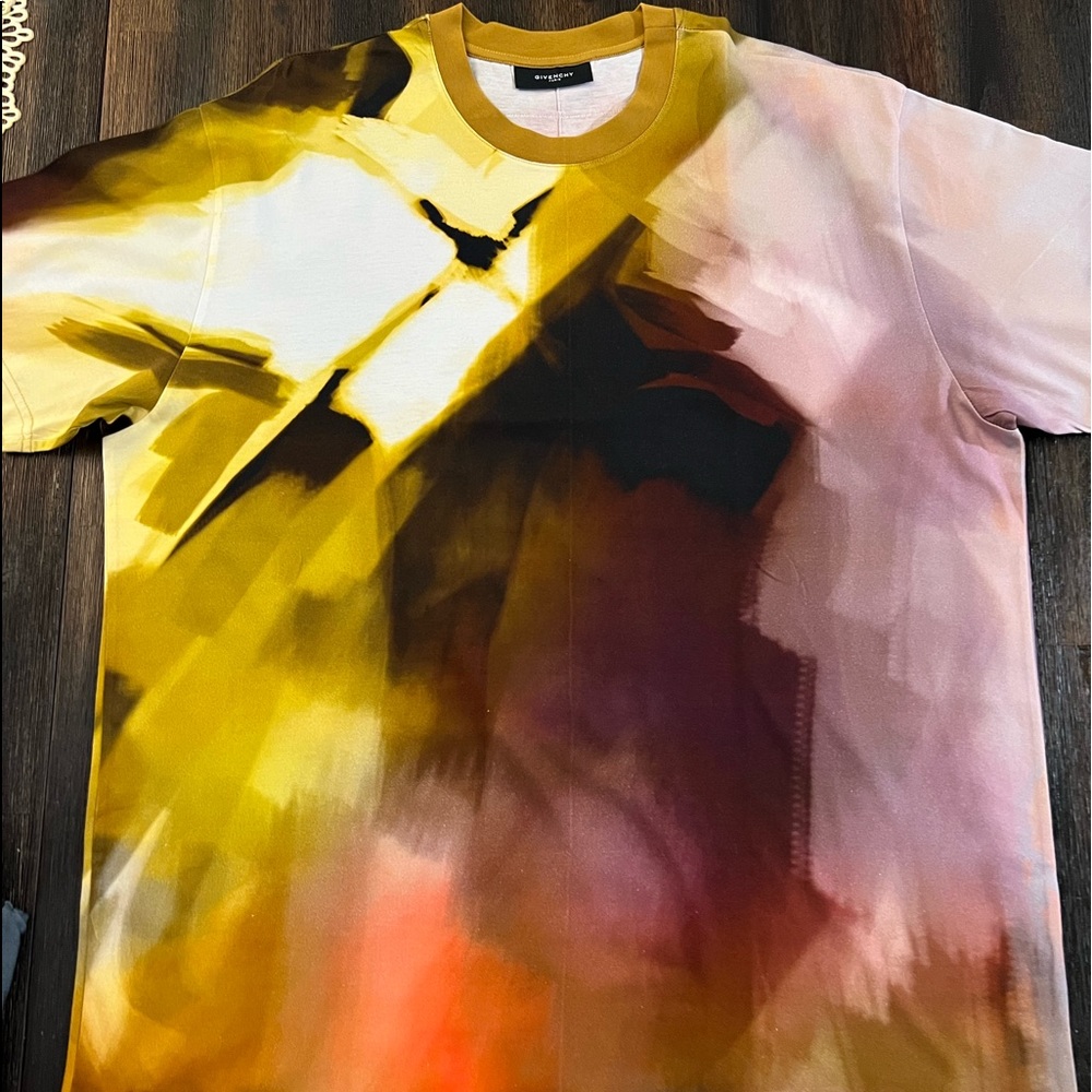 GIVENCHY T SHIRT SIZE M